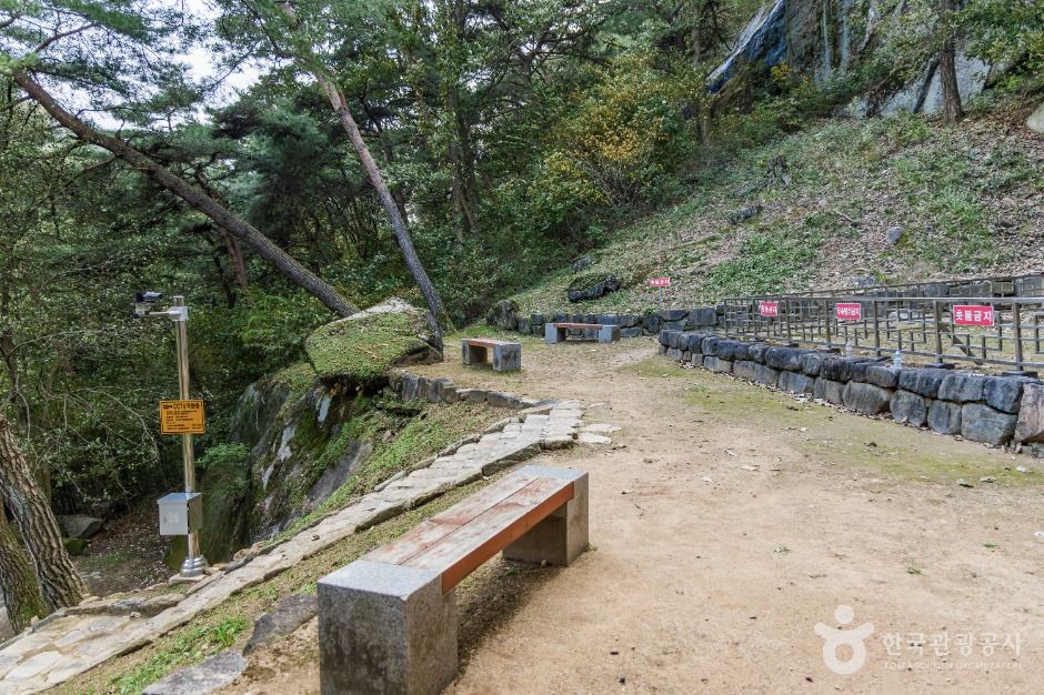 원풍리 마애불병좌상 여행 추천 - 로드트립