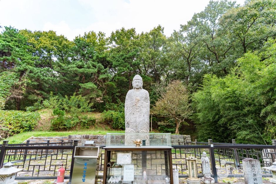 아산 평촌리 석조약사여래입상 여행 추천 - 로드트립