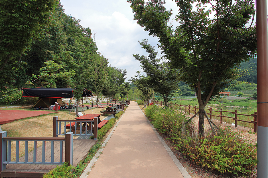 증산수도계곡캠핑장 여행 추천 - 로드트립