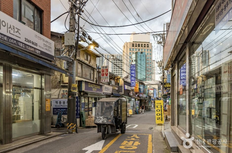 충무로 인쇄골목 여행 추천 - 로드트립