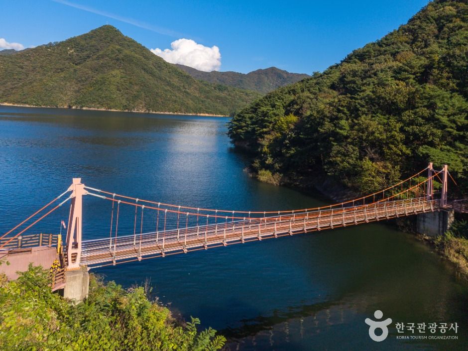 충주호 종댕이길 출렁다리 여행 추천 - 로드트립