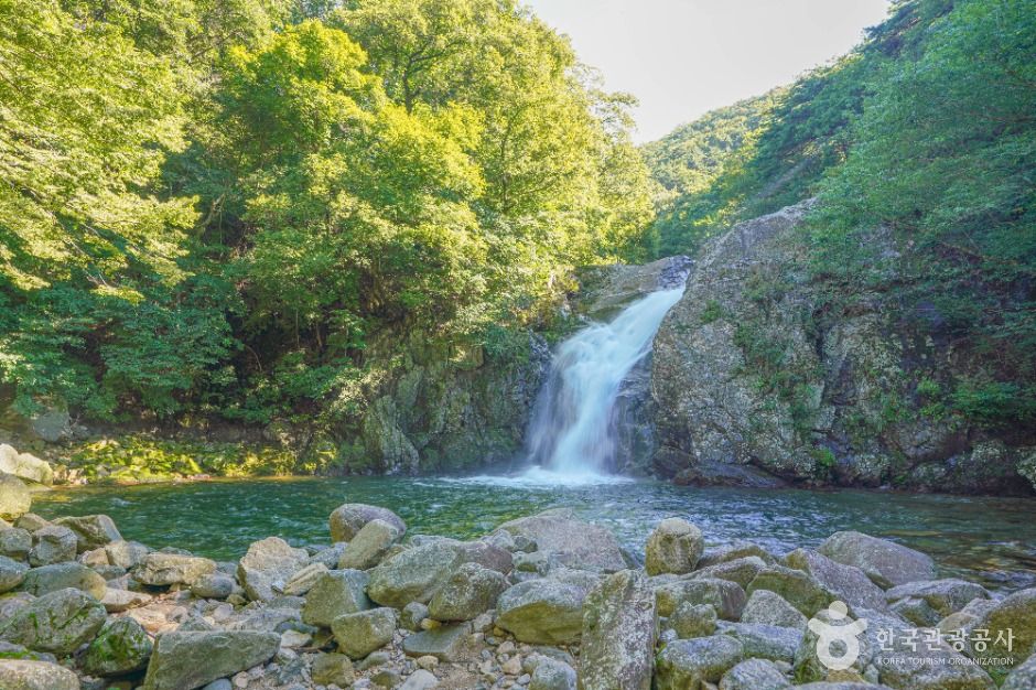 기백산 용추계곡과 용추폭포 여행 추천 - 로드트립
