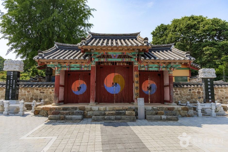적성향교 여행 추천 - 로드트립