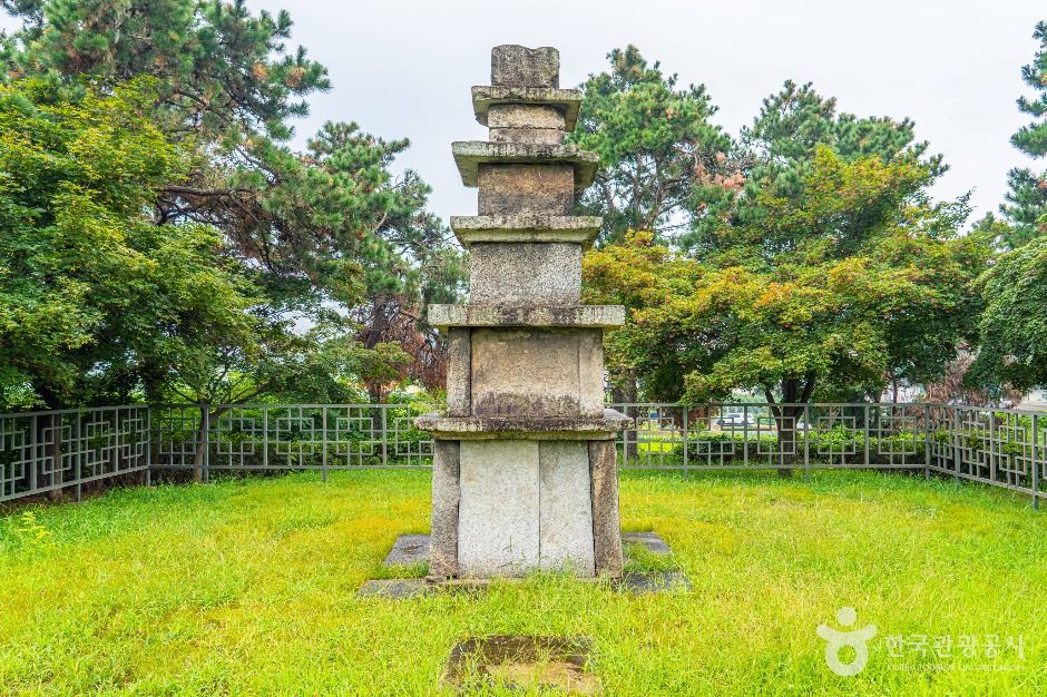 안성도기동삼층석탑 여행 추천 - 로드트립