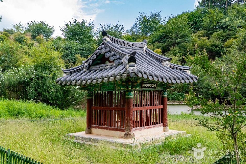 김복규·김기종 효자 정려비 및 정판 여행 추천 - 로드트립