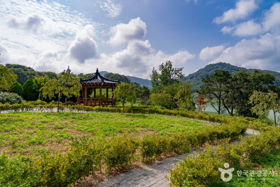 요산공원 여행 추천 - 로드트립