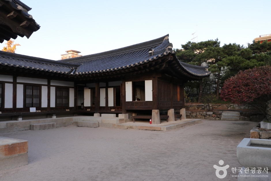 해풍부원군윤택영댁재실 여행 추천 - 로드트립