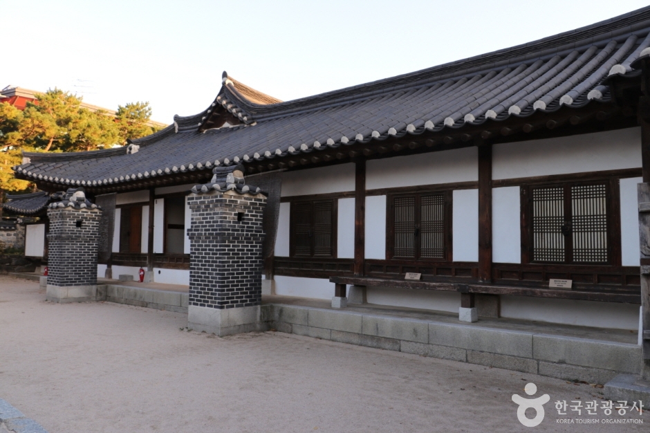 관훈동 민씨 가옥 (구 부마도위박영효가옥) 여행 추천 - 로드트립