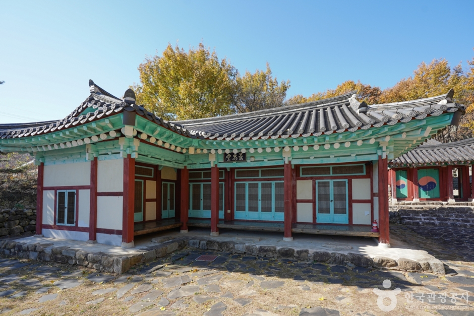 경충사(정기룡장군유허지) 여행 추천 - 로드트립