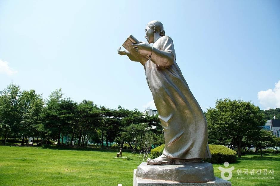 윤희순의사 동상 여행 추천 - 로드트립