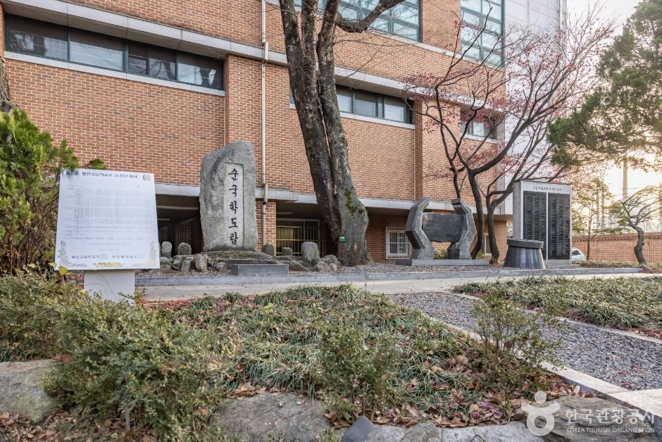 서울학도병참전기념비 여행 추천 - 로드트립