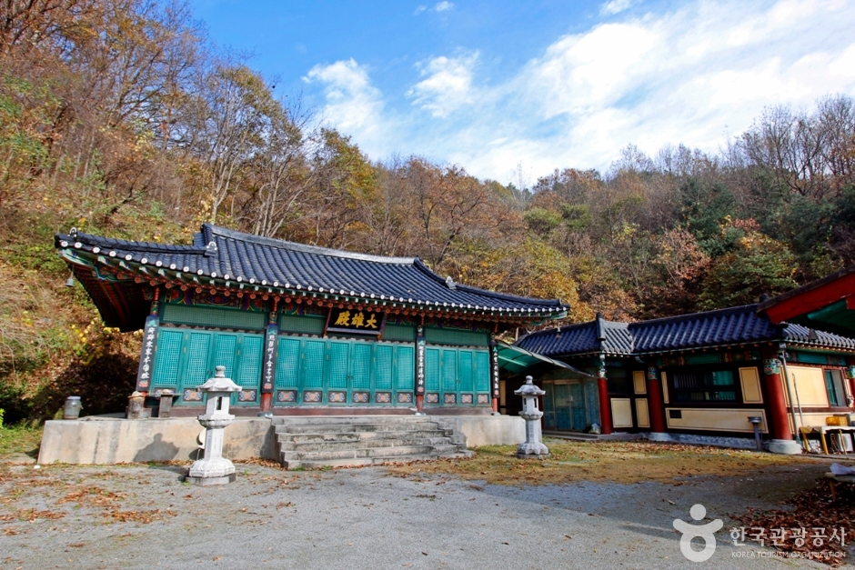 용담사(충주) 여행 추천 - 로드트립