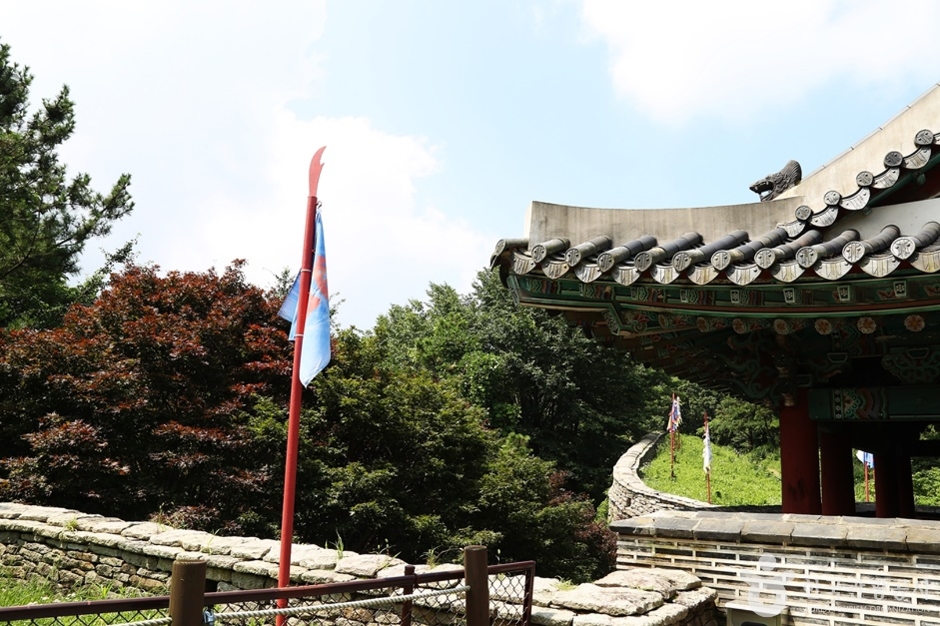 금정산성 동문 여행 추천 - 로드트립