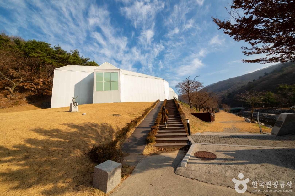 장흥조각공원(양주시립장욱진미술관) 여행 추천 - 로드트립