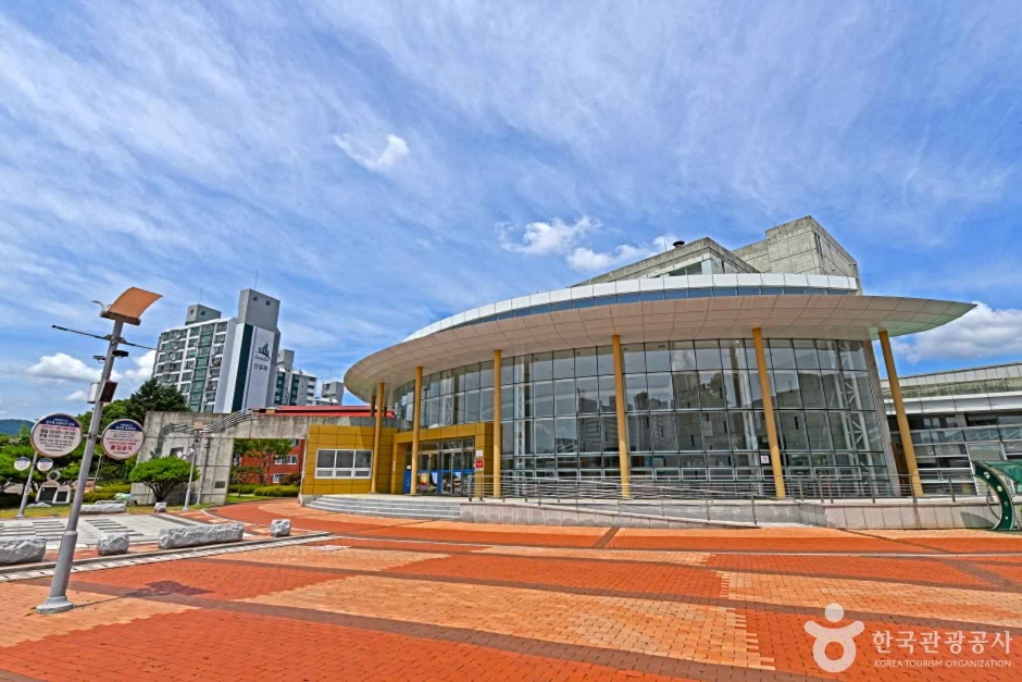 옥천문화예술회관 여행 추천 - 로드트립