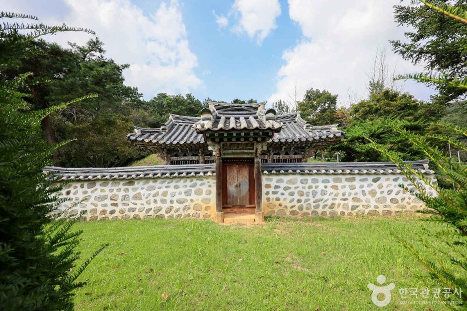 서흥김씨삼강정문 여행 추천 - 로드트립