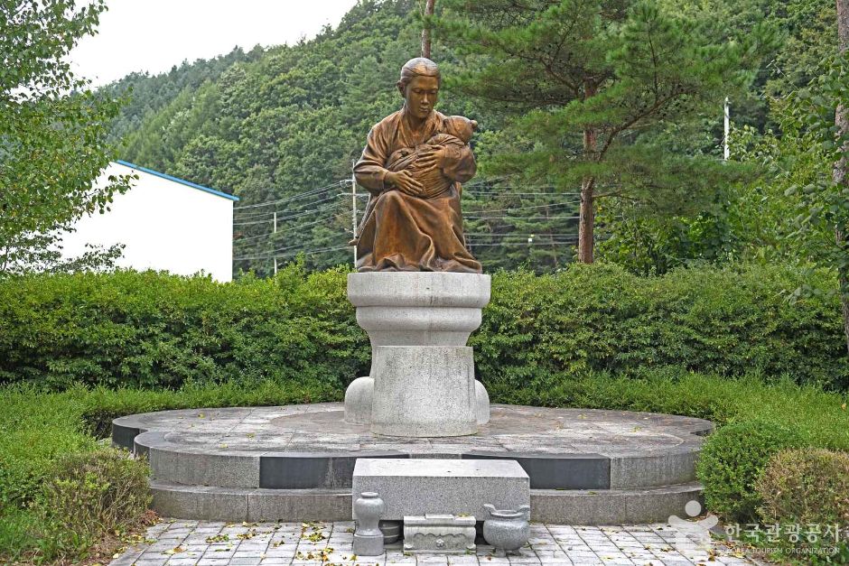 故박정렬여사 추모공원 여행 추천 - 로드트립
