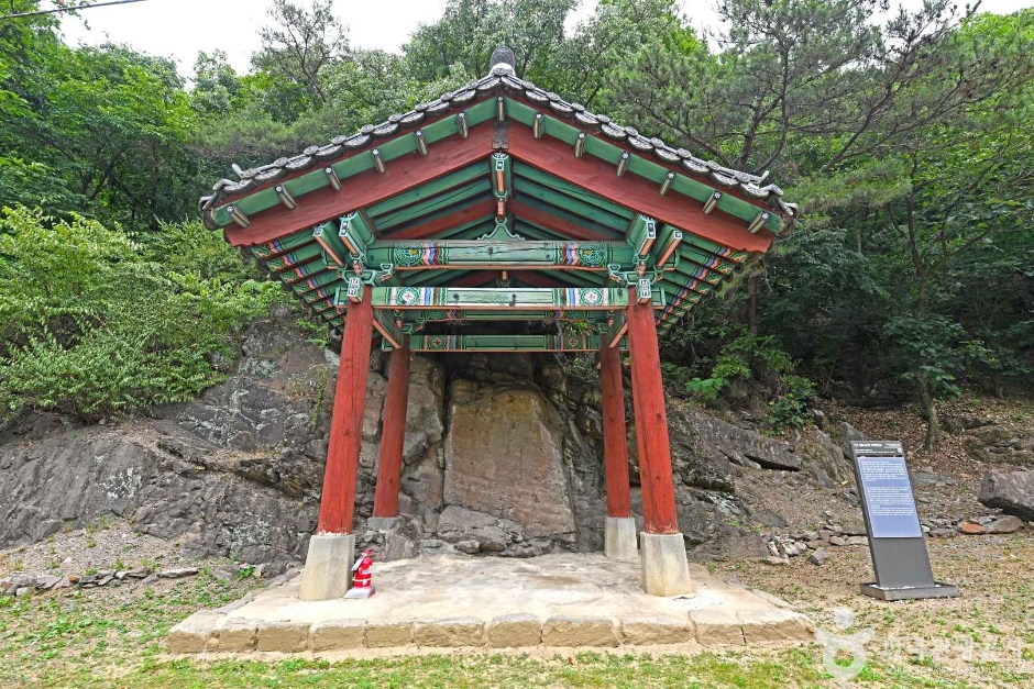 진천 태화4년명 마애여래입상 여행 추천 - 로드트립