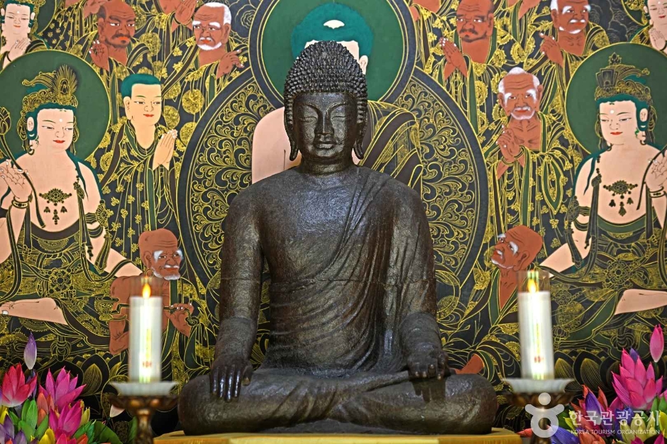 충주 백운암 철조여래좌상 여행 추천 - 로드트립