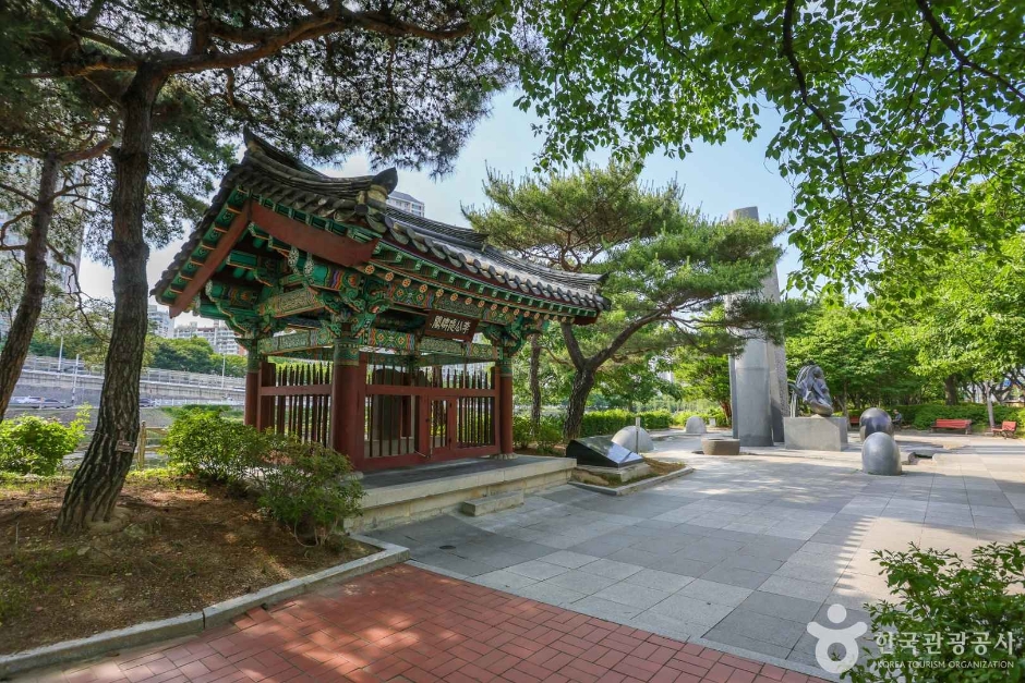 이공제비 및 군수이후범선영세불망비 여행 추천 - 로드트립