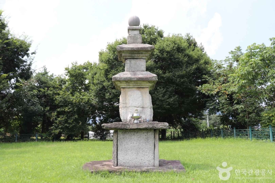 충주 원평리 삼층석탑 여행 추천 - 로드트립