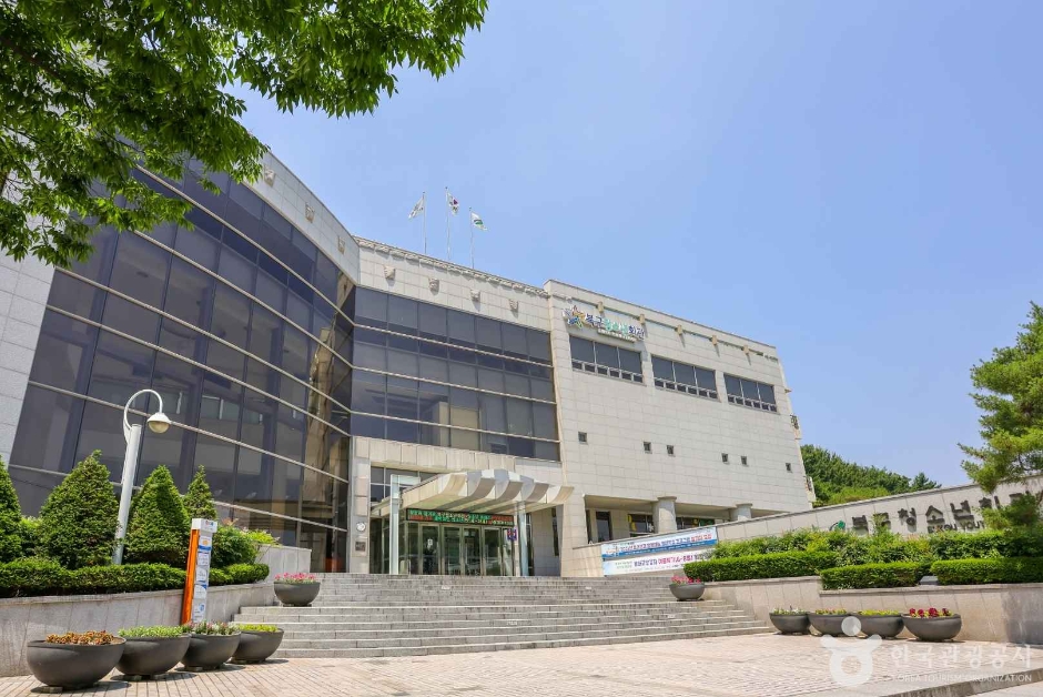 대구북구청소년회관 아트홀 여행 추천 - 로드트립