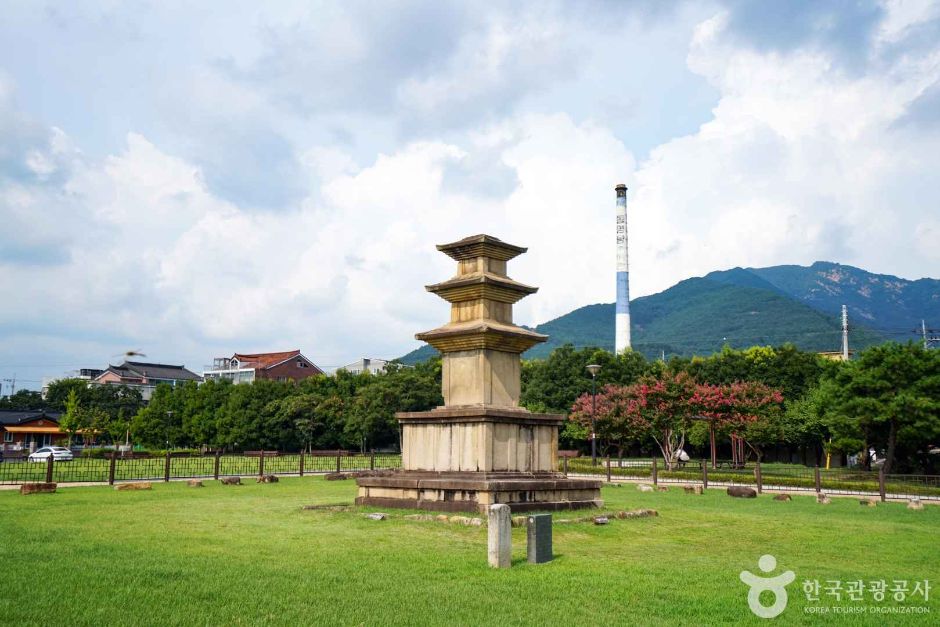 창녕 술정리 동 삼층석탑 여행 추천 - 로드트립