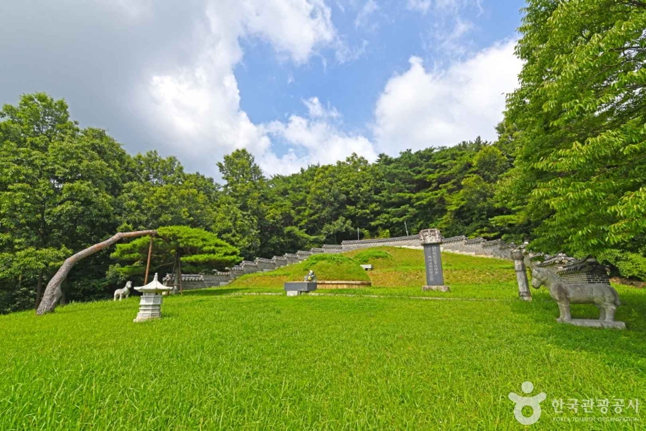 김좌진장군묘 여행 추천 - 로드트립