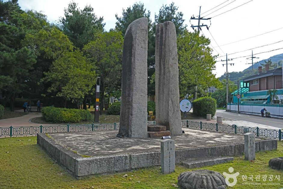 춘천 근화동 당간지주 여행 추천 - 로드트립