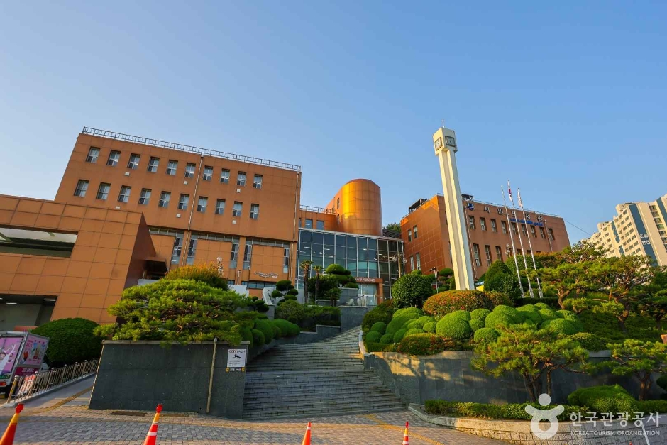 부산광역시립 시민도서관 여행 추천 - 로드트립
