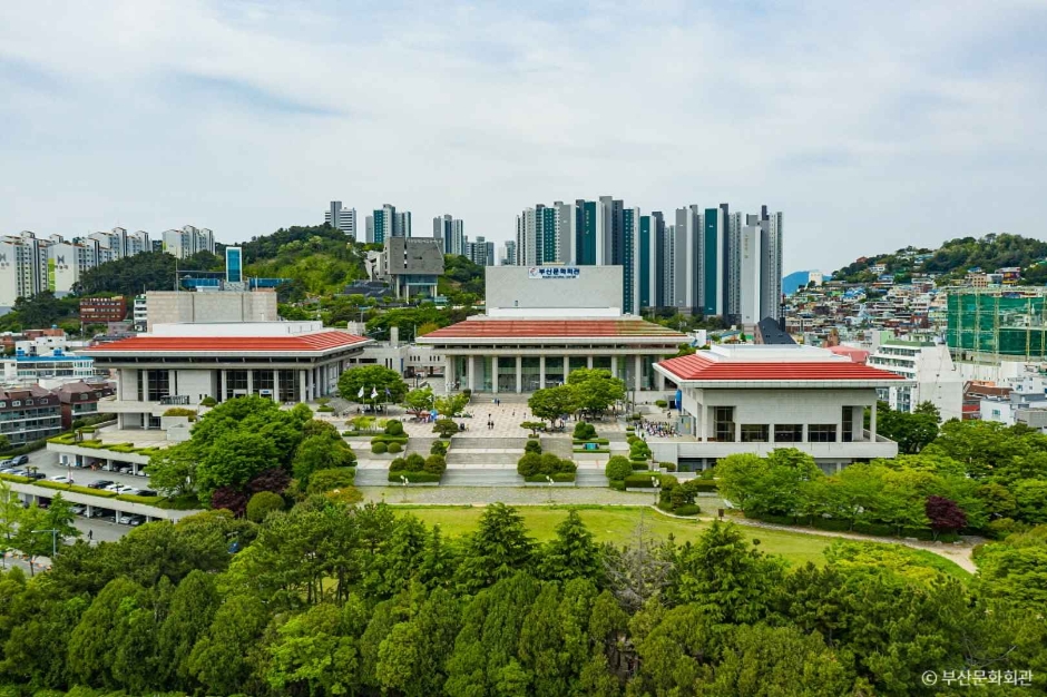 부산문화회관 여행 추천 - 로드트립