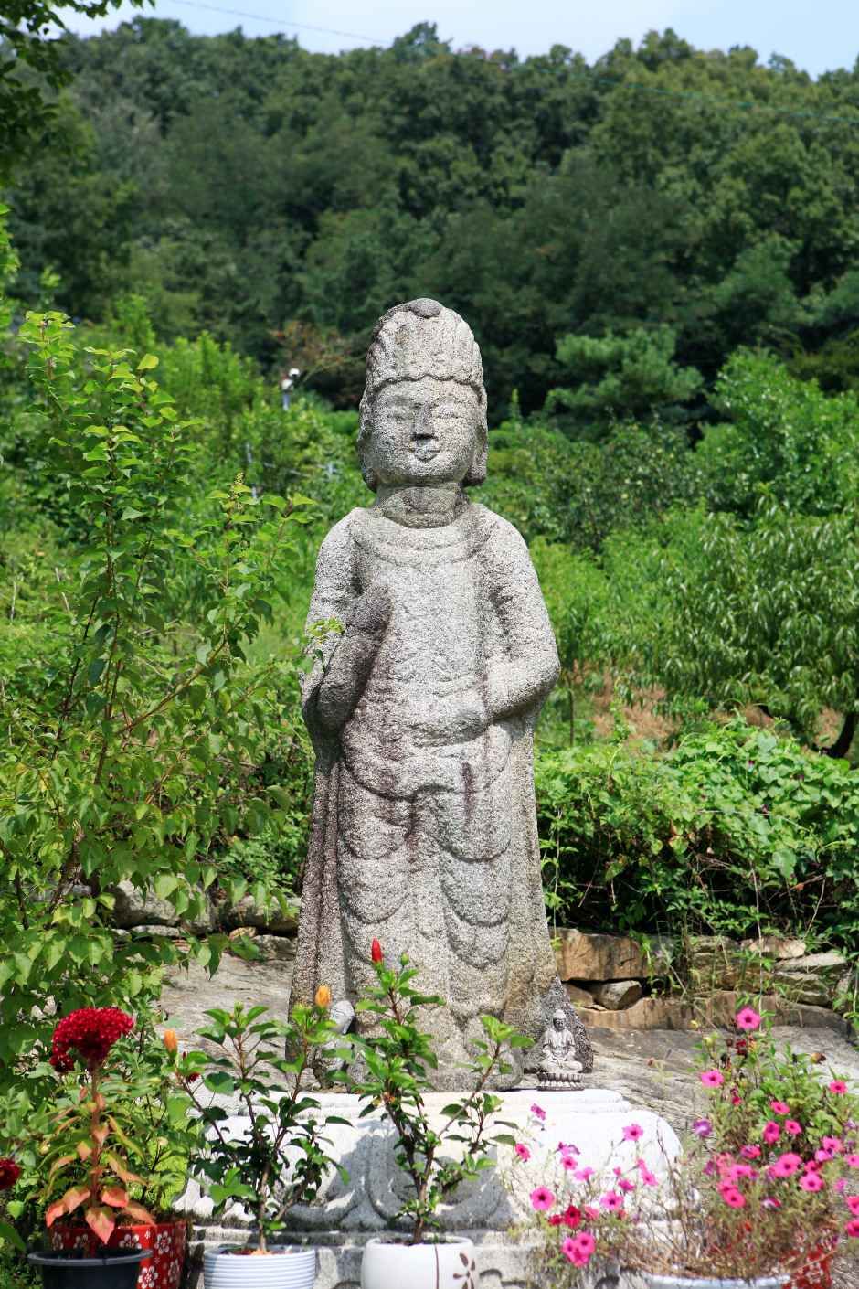 봉산동 석조보살입상 여행 추천 - 로드트립