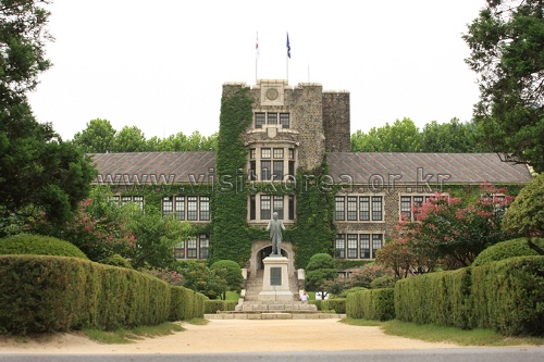 서울 연세대학교 언더우드관 여행 추천 - 로드트립