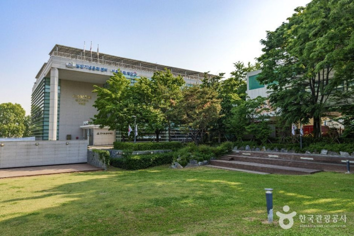 심산기념문화센터 여행 추천 - 메고지고