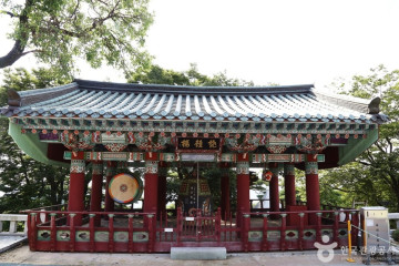 삼막사 마애삼존불 여행 추천 - 메고지고