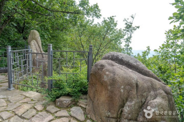 삼막사 마애삼존불 여행 추천 - 메고지고