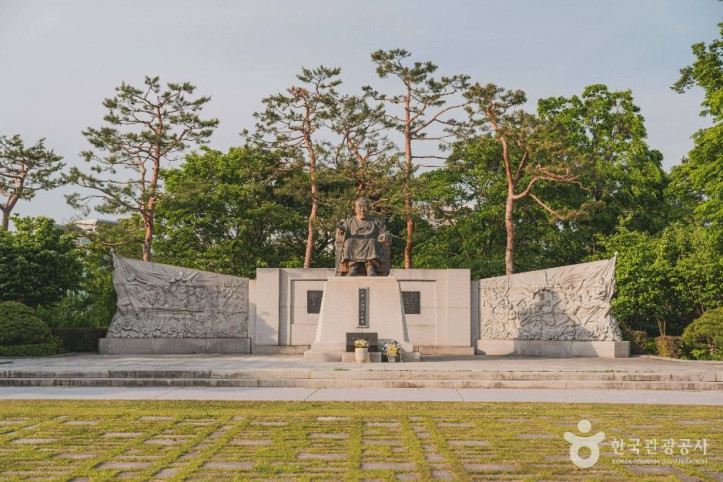 성재 이시영선생 동상 여행 추천 - 메고지고