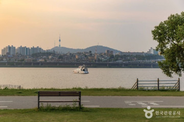 심산기념문화센터 여행 추천 - 메고지고